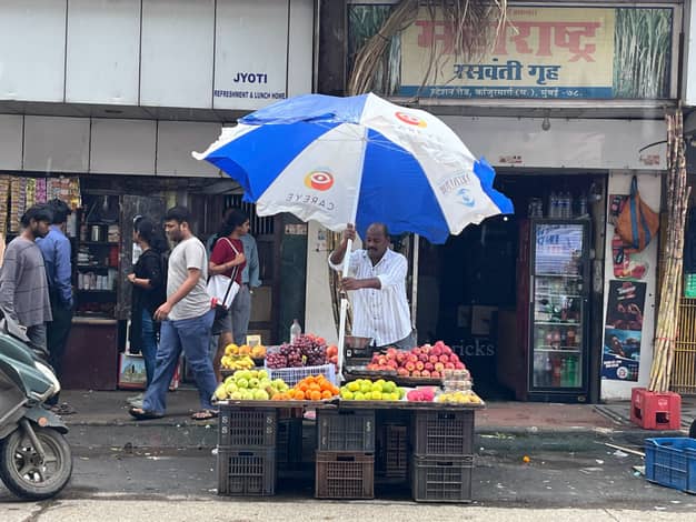 vegetable / fruit seller in Kanjurmarg West